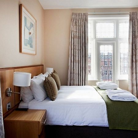 Crown Moran Hotel Wembley Exterior photo
