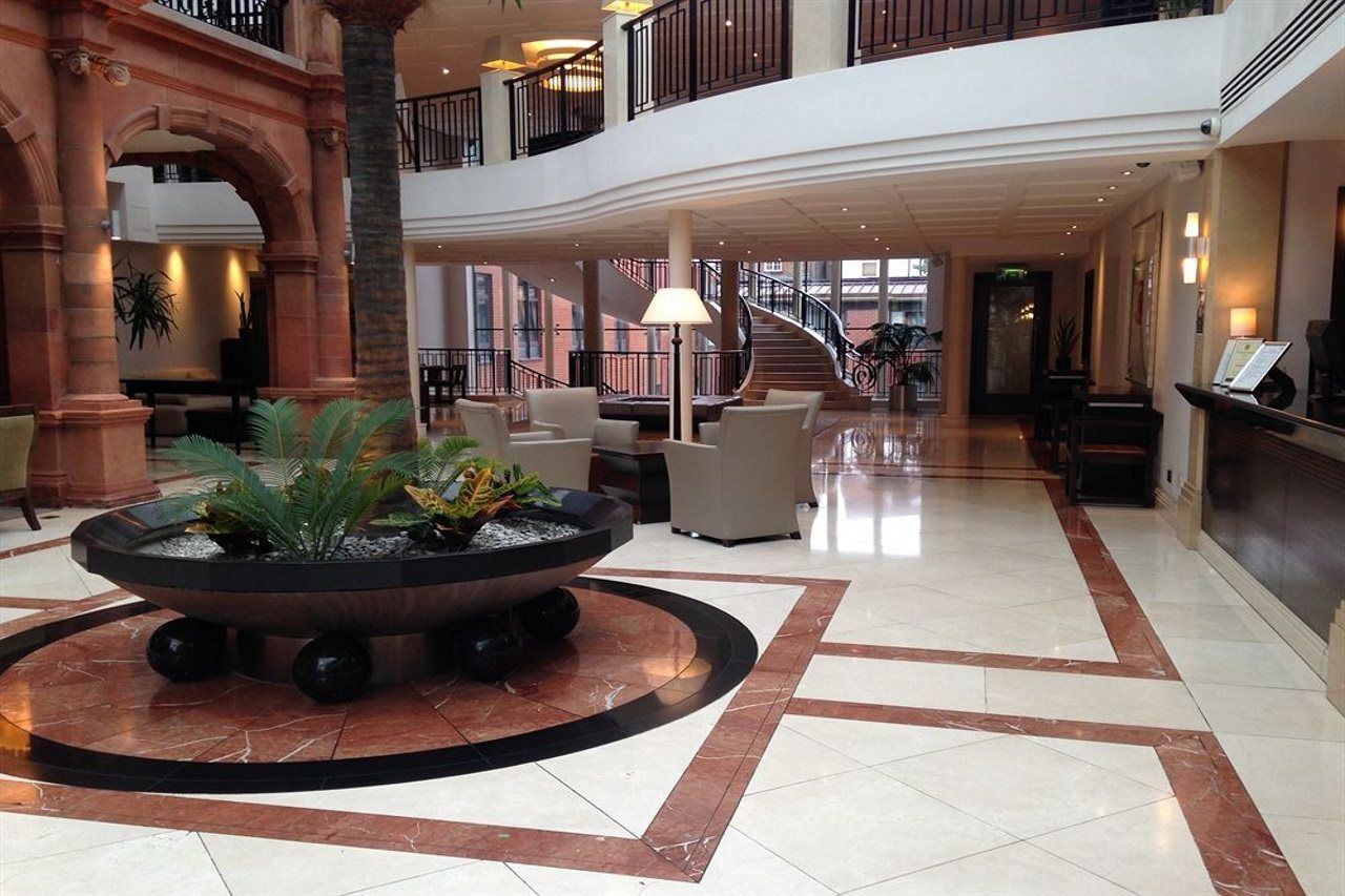 Crown Moran Hotel Wembley Exterior photo