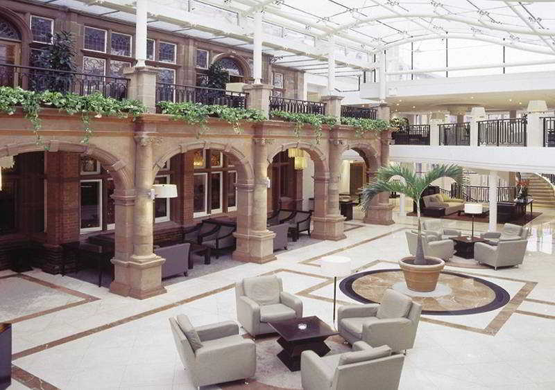 Crown Moran Hotel Wembley Exterior photo